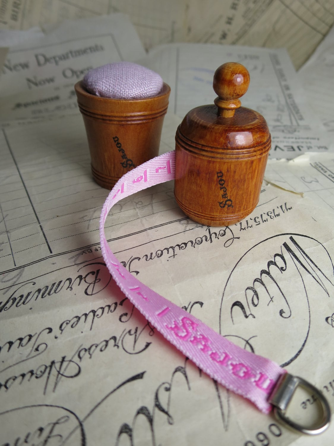 Sajou Hornbeam Wooden Tape Measure & Pin Cushion- Pink