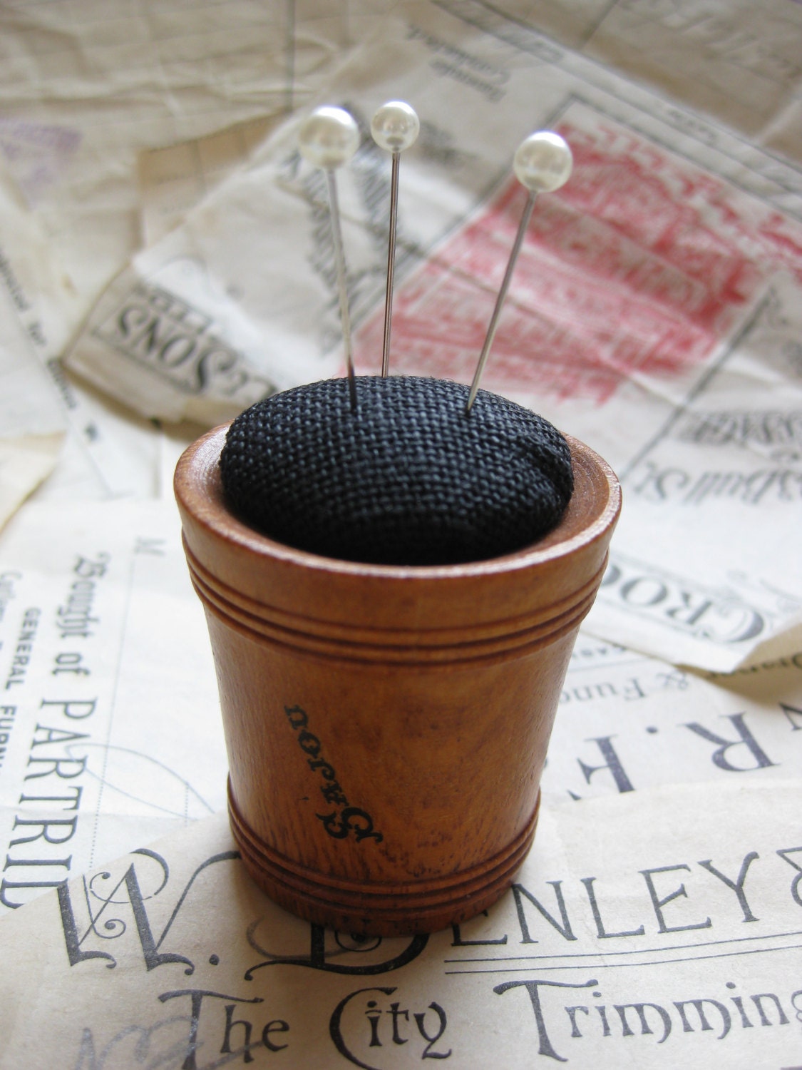 Sajou Hornbeam Wooden Tape Measure & Pin Cushion- Black