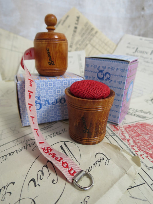 Sajou Hornbeam Wooden Tape Measure & Pin Cushion- Red