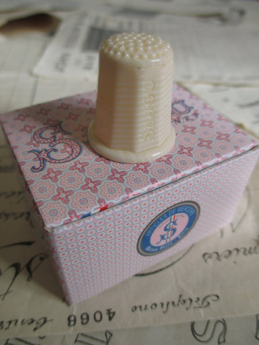 Sajou French Luxury Thimble- Faux Veined Ivory