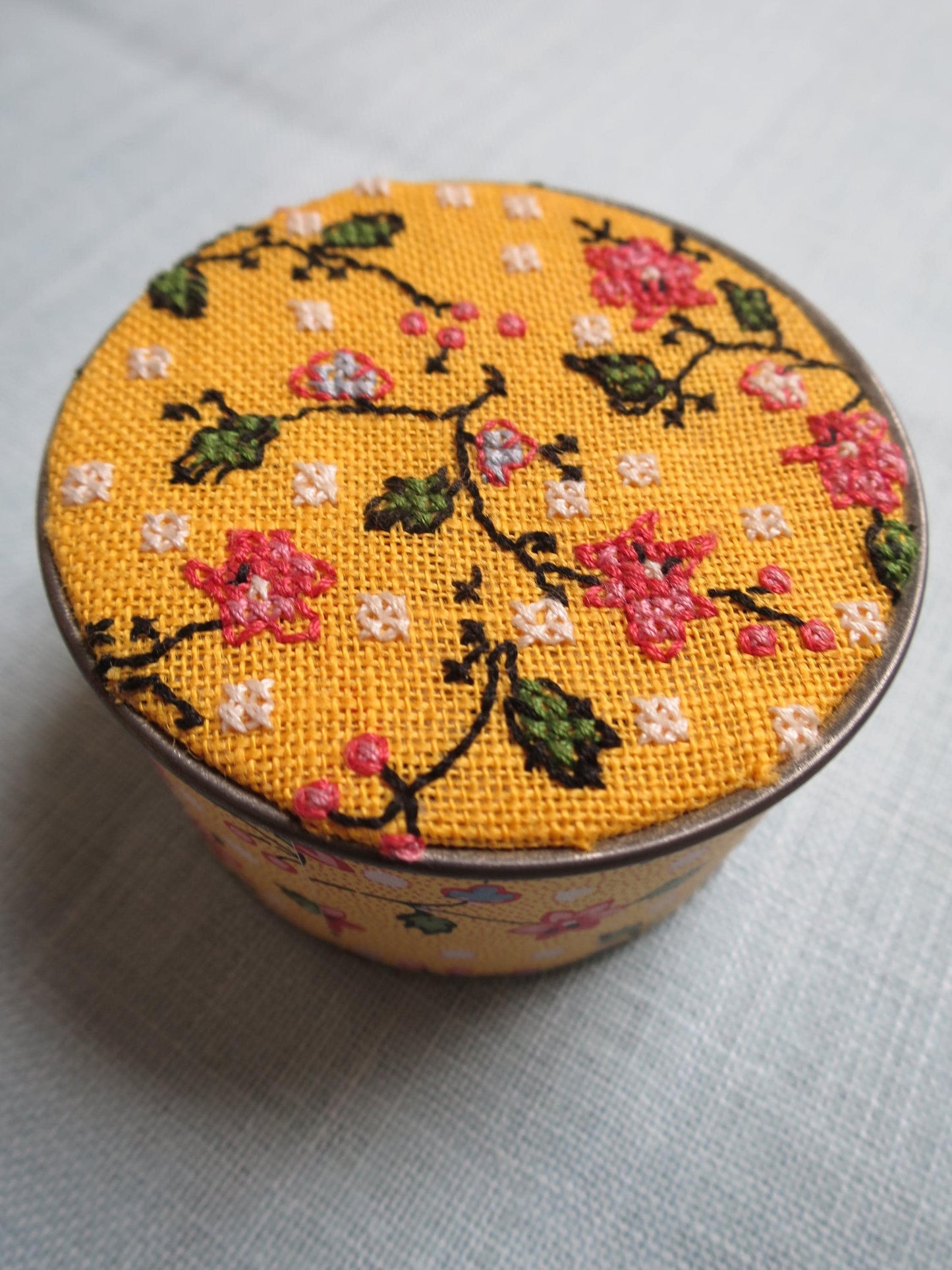 Sajou Cross Stitch Embroidery Kit- Yellow Indienne Pot