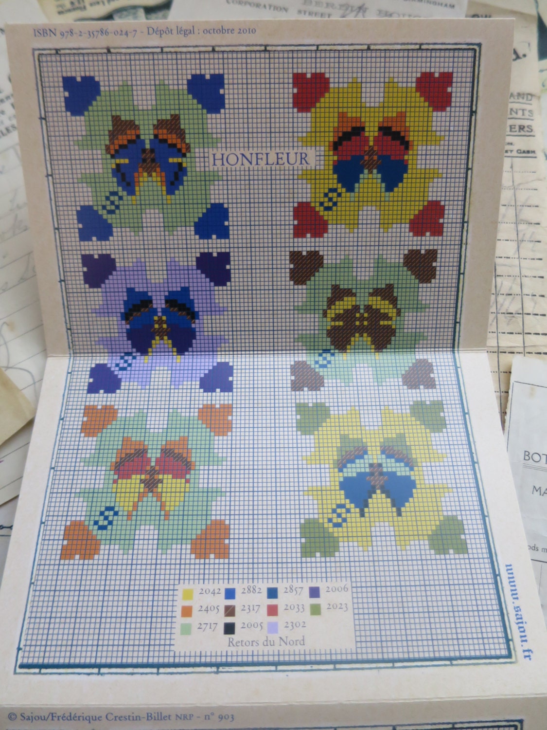 Sajou Red Cross Stitch Album 903- Sajou Thread Cards
