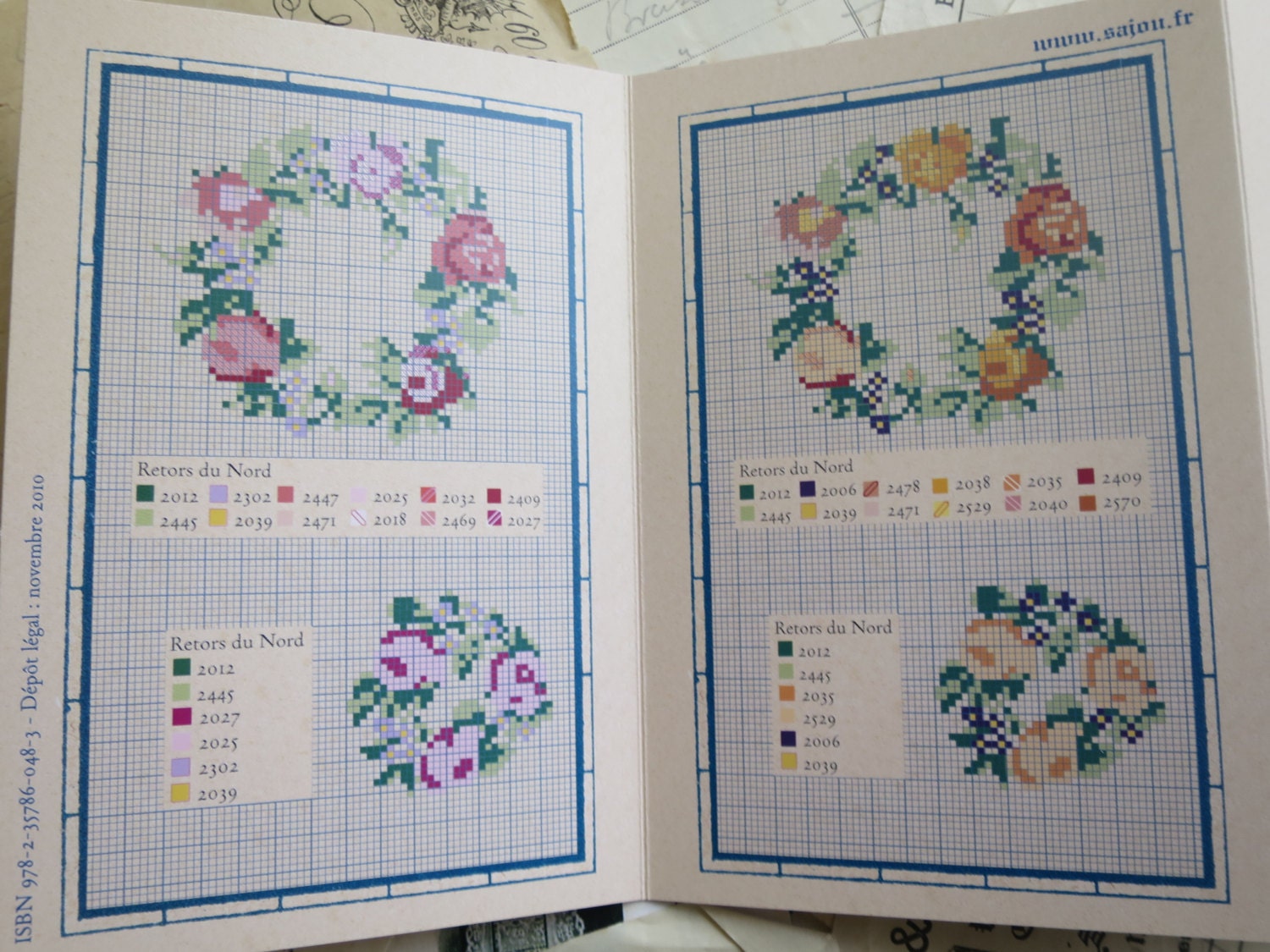 Sajou Red Cross Stitch Album 912- Floral Wreaths