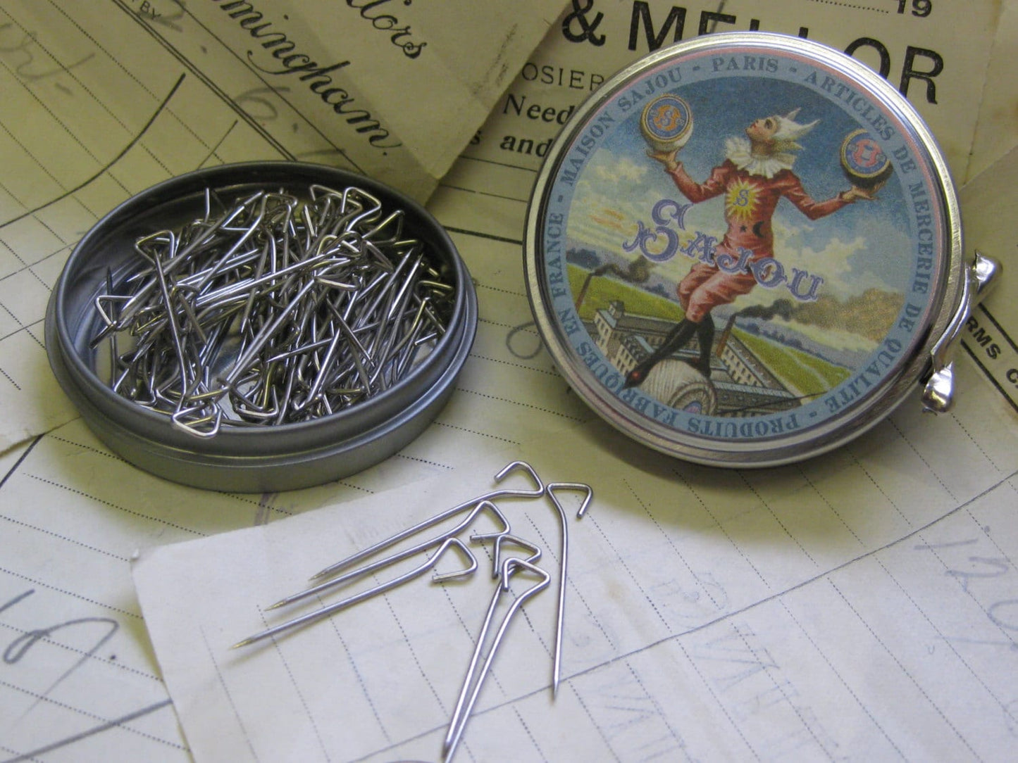 Sajou Tins of Pins- Murano Glass Head, Triangular Quilting, Extra Fine No.4, Fine No.5, Heavy Weight No.12
