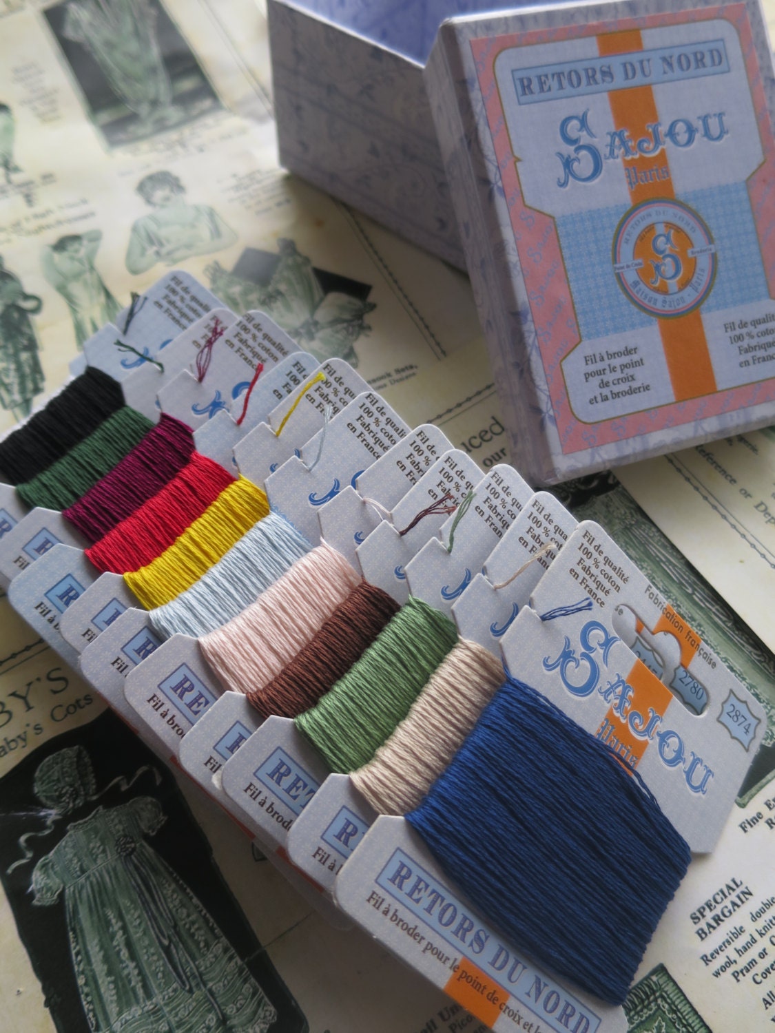 Sajou Boxed Set 12 Cards Retours du Nord Embroidery Thread 100% Cotton- Essential Colours