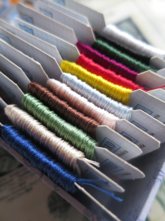 Sajou Boxed Set 12 Cards Retours du Nord Embroidery Thread 100% Cotton- Essential Colours