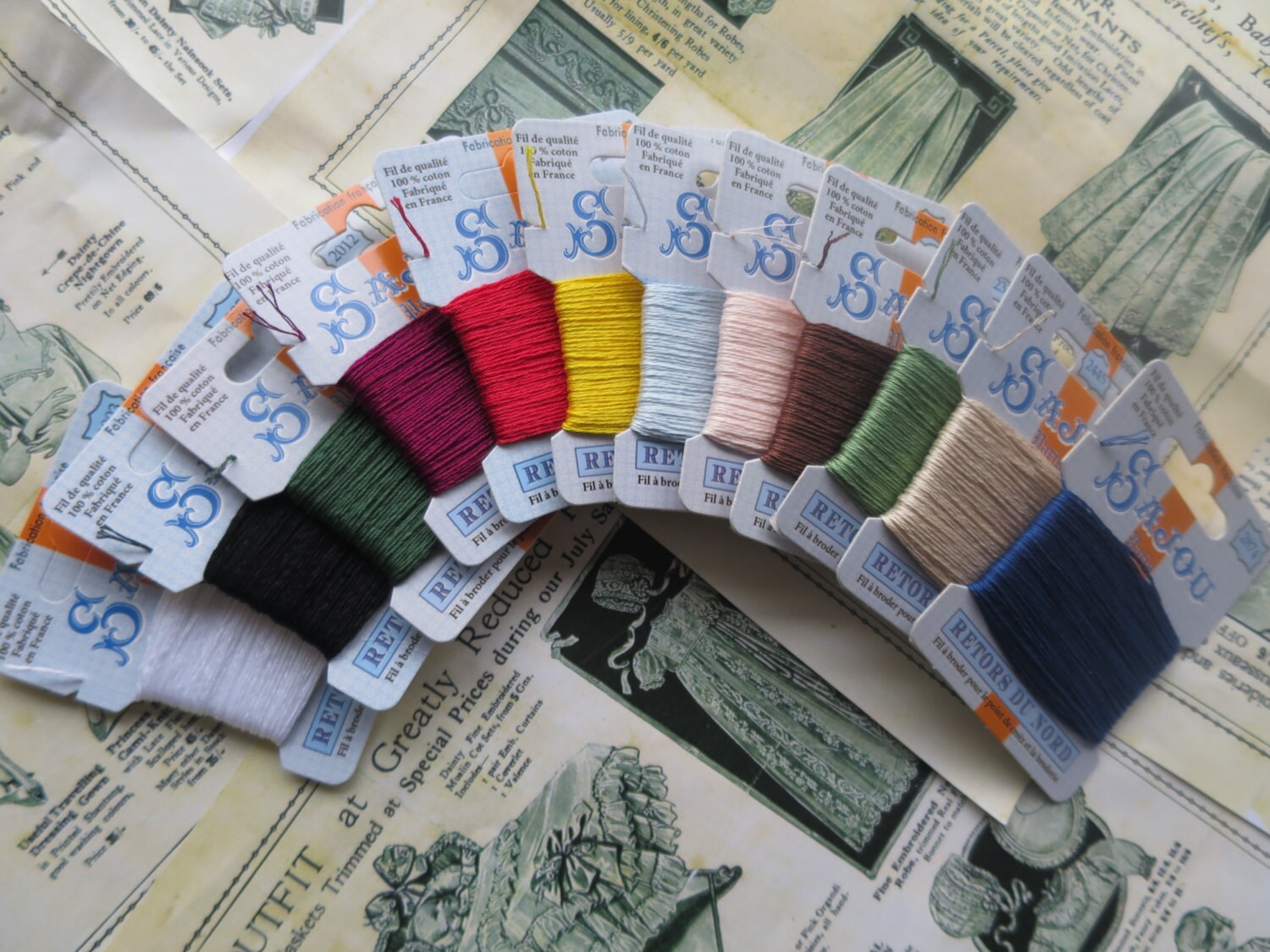 Sajou Boxed Set 12 Cards Retours du Nord Embroidery Thread 100% Cotton- Essential Colours