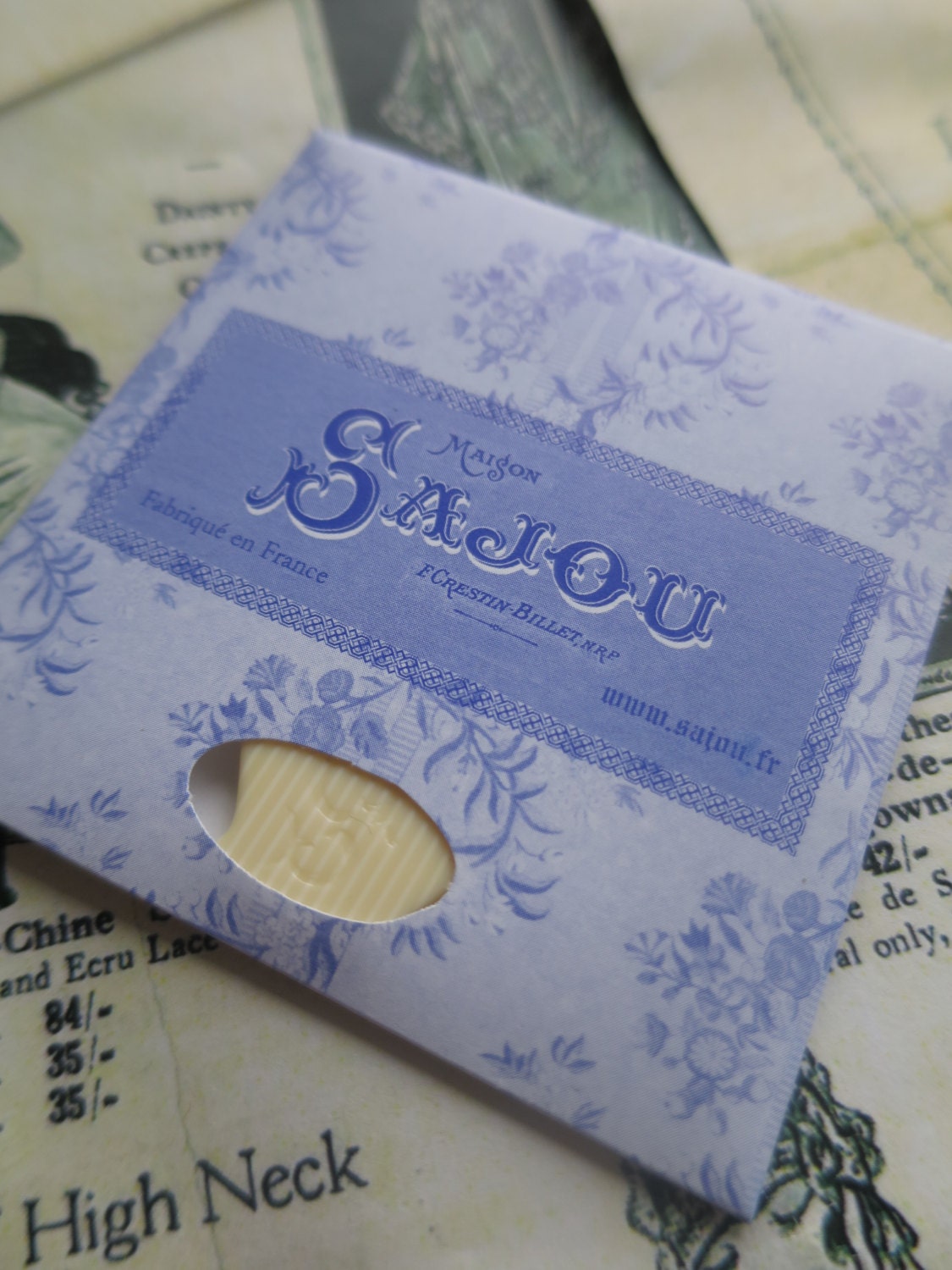 Sajou French Luxury Thread Card Winder- Faux Veined Ivory