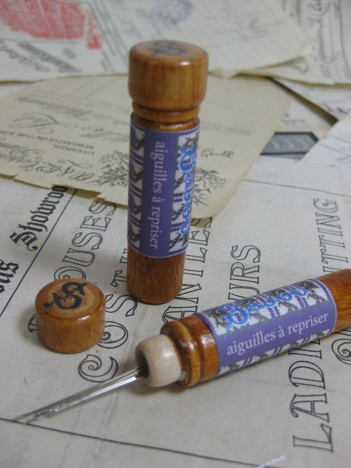 Sajou Wooden Treen Ware Style Needle Case Holder & 6 Needle Cases