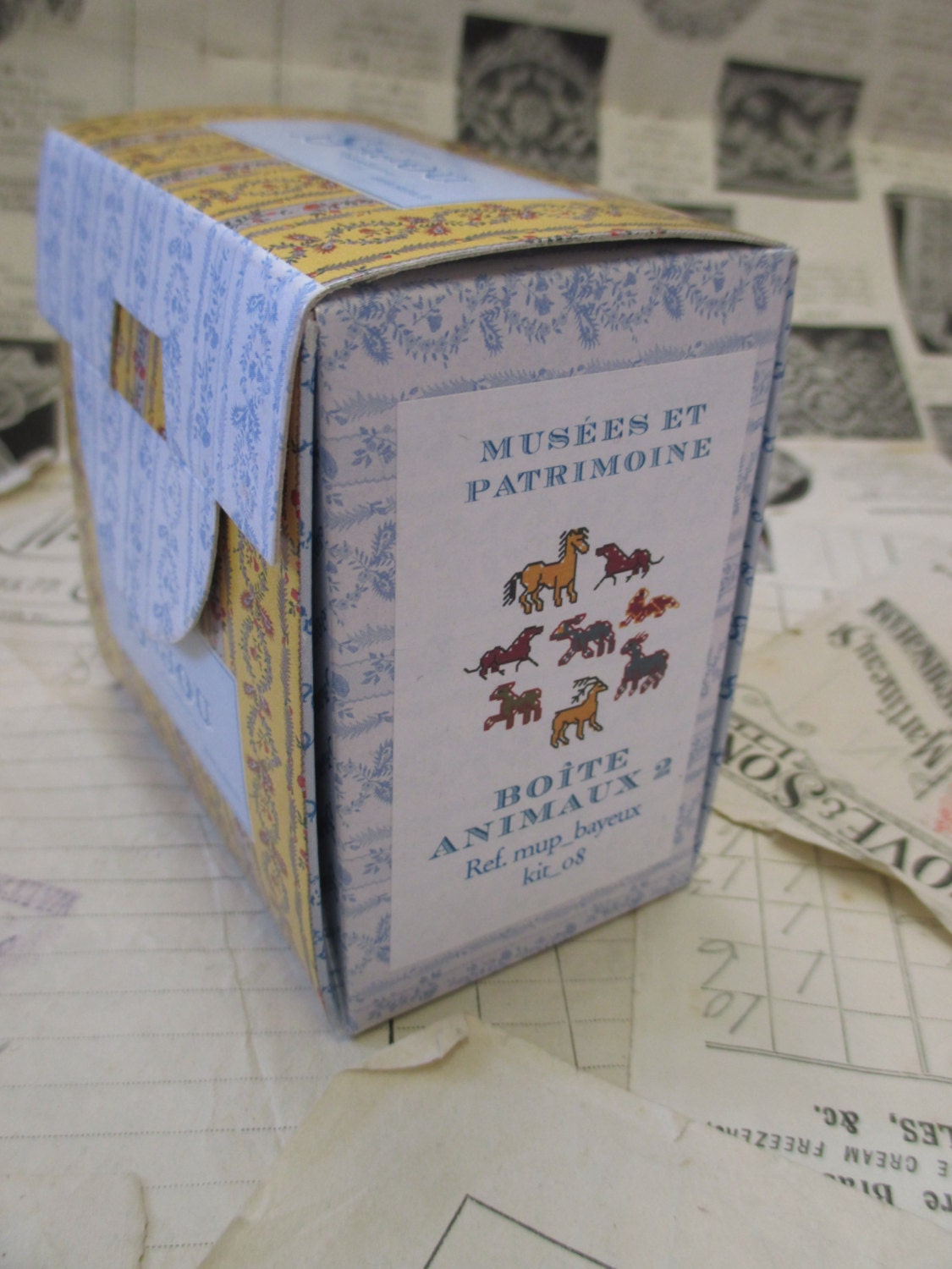 Sajou Bayeux Tapestry Cross Stitch Kit- Bayeux Animals Pot