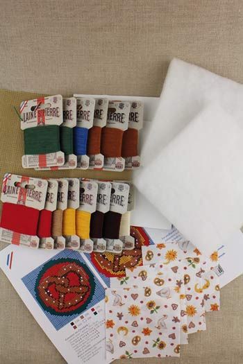Sajou Needlepoint Tree Decorations Kit- Pretzels