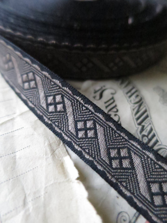 Classic Zig Zag 15 mm Jacquard Woven Ribbon